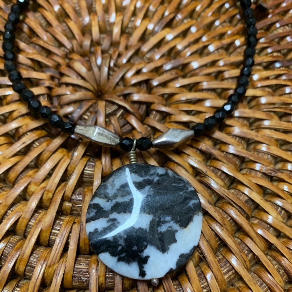Elva’s Black White & Gold Sparkly Choker Necklace
